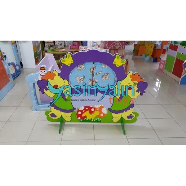 Ay�c�k Fig�rl� Kukla Sahnesi