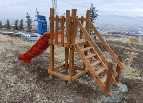 Ahşap Survivor Kule Oyun Grubu
